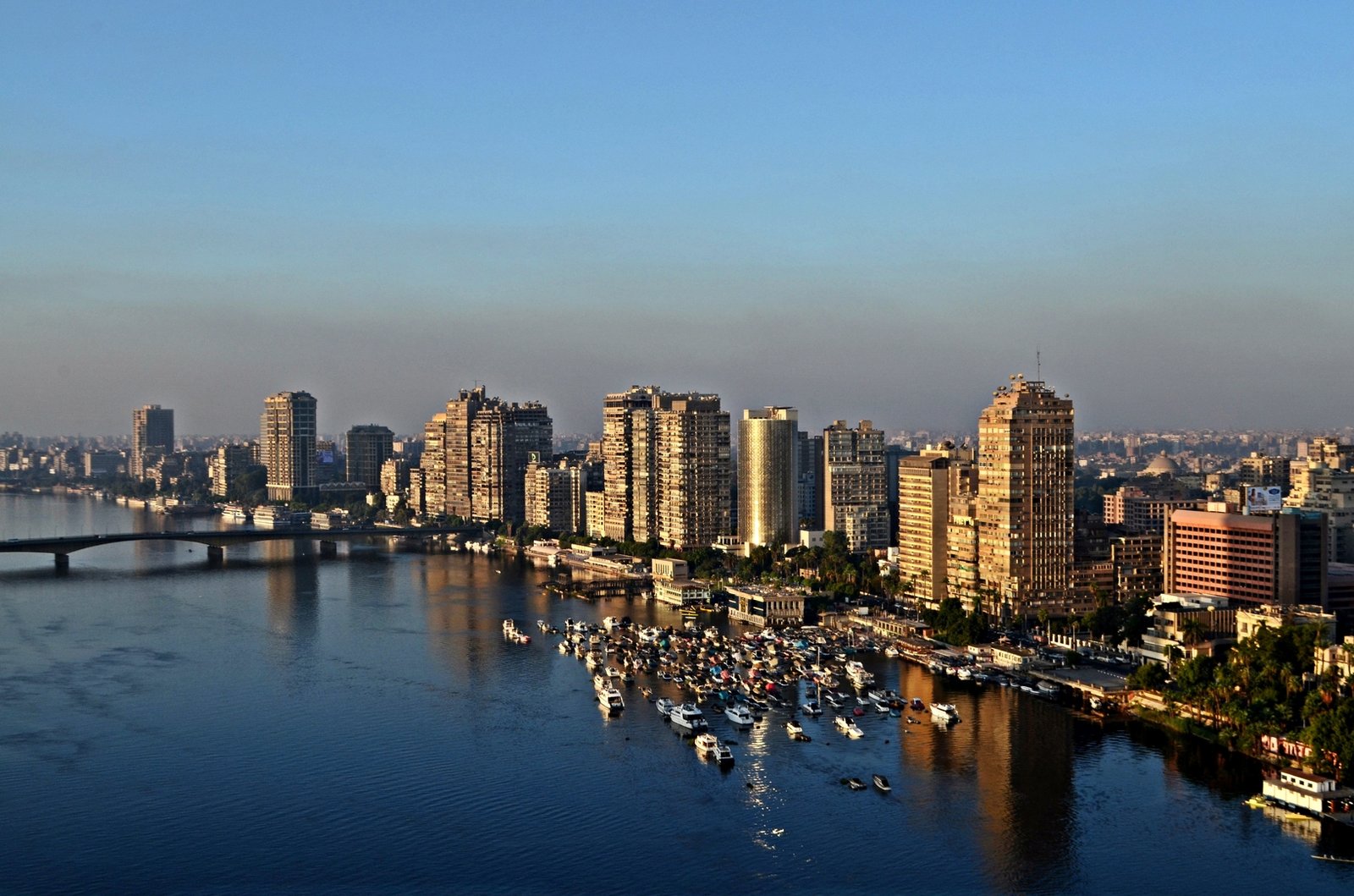 مصر.. أزمة كهرباء ومياه تضرب عدة مناطق في الجيزة