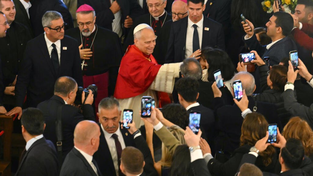 في اليوم الثاني من زيارته لتركيا… البابا يدعو إلى الوحدة بين المسيحيين ورفض التعصب