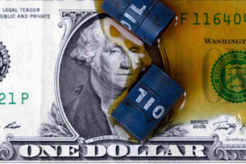 أسعار النفط تتجه لمكاسب أسبوعية 2% بدعم من آمال خفض الفائدة الأمريكية