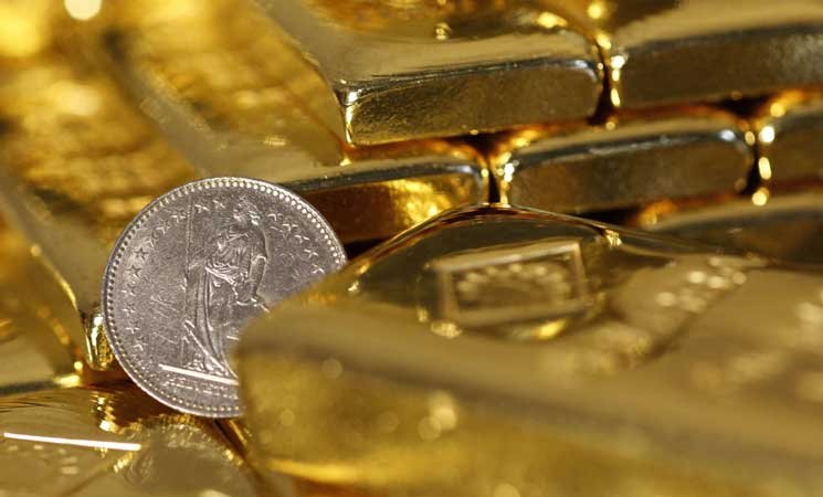 الذهب يتراجع وسط حالة من الحذر قبل اجتماع المركزي الأمريكي