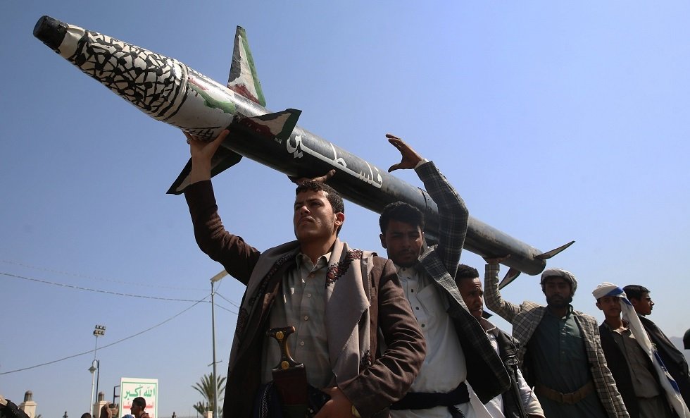 “وول ستريت جورنال”: الرياض تحاول منع الحوثيين من المشاركة بالصراع في الشرق الأوسط