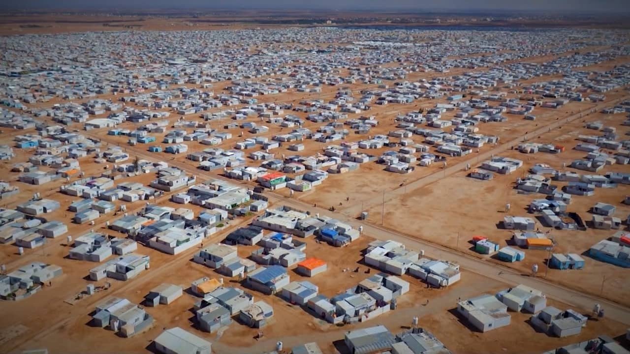كارثة صامتة في الأردن.. 21 دولارا للاجئ السوري ونقص تمويل يهدد 510 آلاف طالب